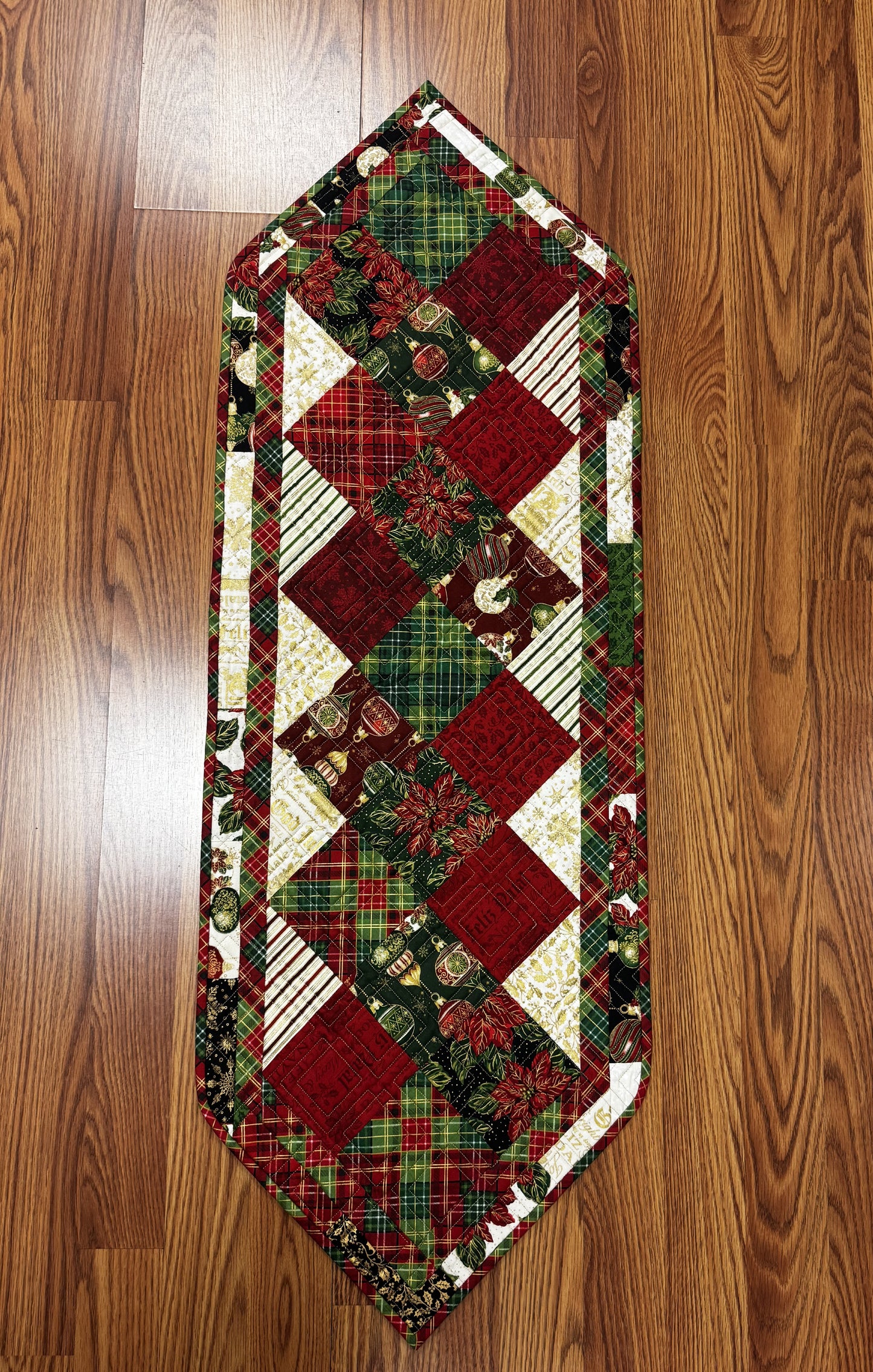 Poinsettias at Christmas Charmed Runner Kit